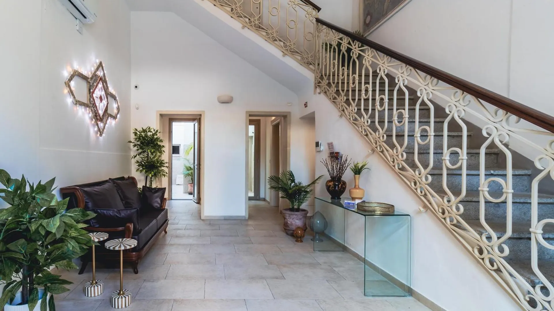 Palazzo San Lazzaro Rooms&Suites SIT Lecce 0*,  Italia