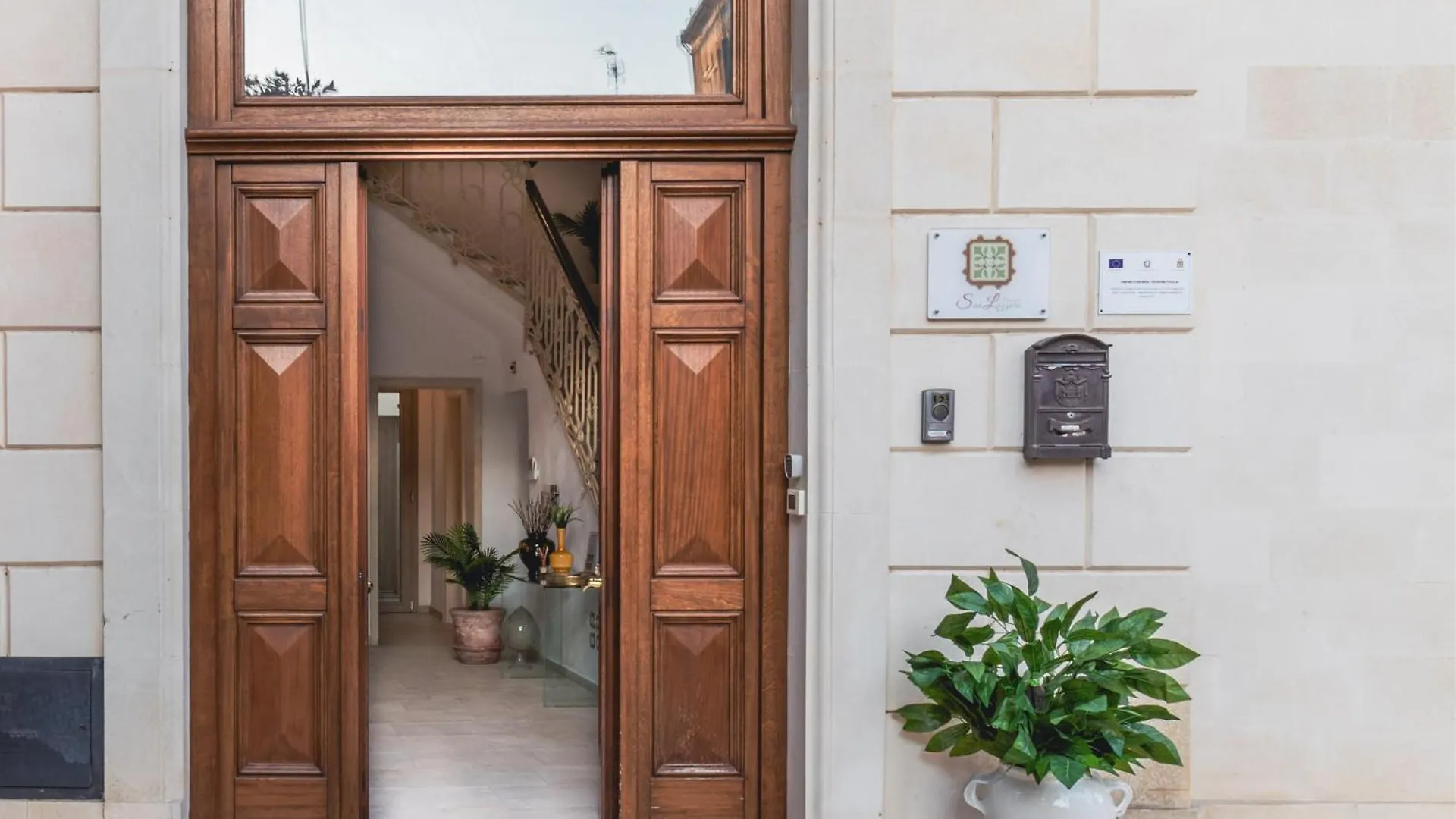 Palazzo San Lazzaro - Lecce Selection Jacuzzi Rooms & Suites