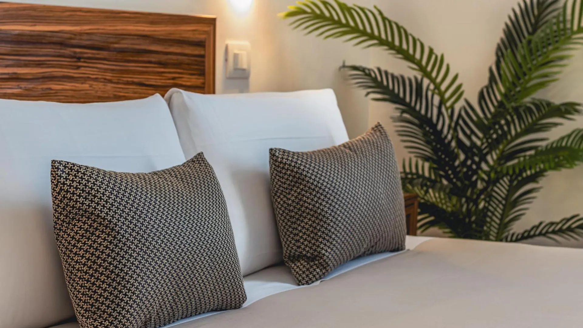 Palazzo San Lazzaro - Lecce Selection Jacuzzi Rooms & Suites