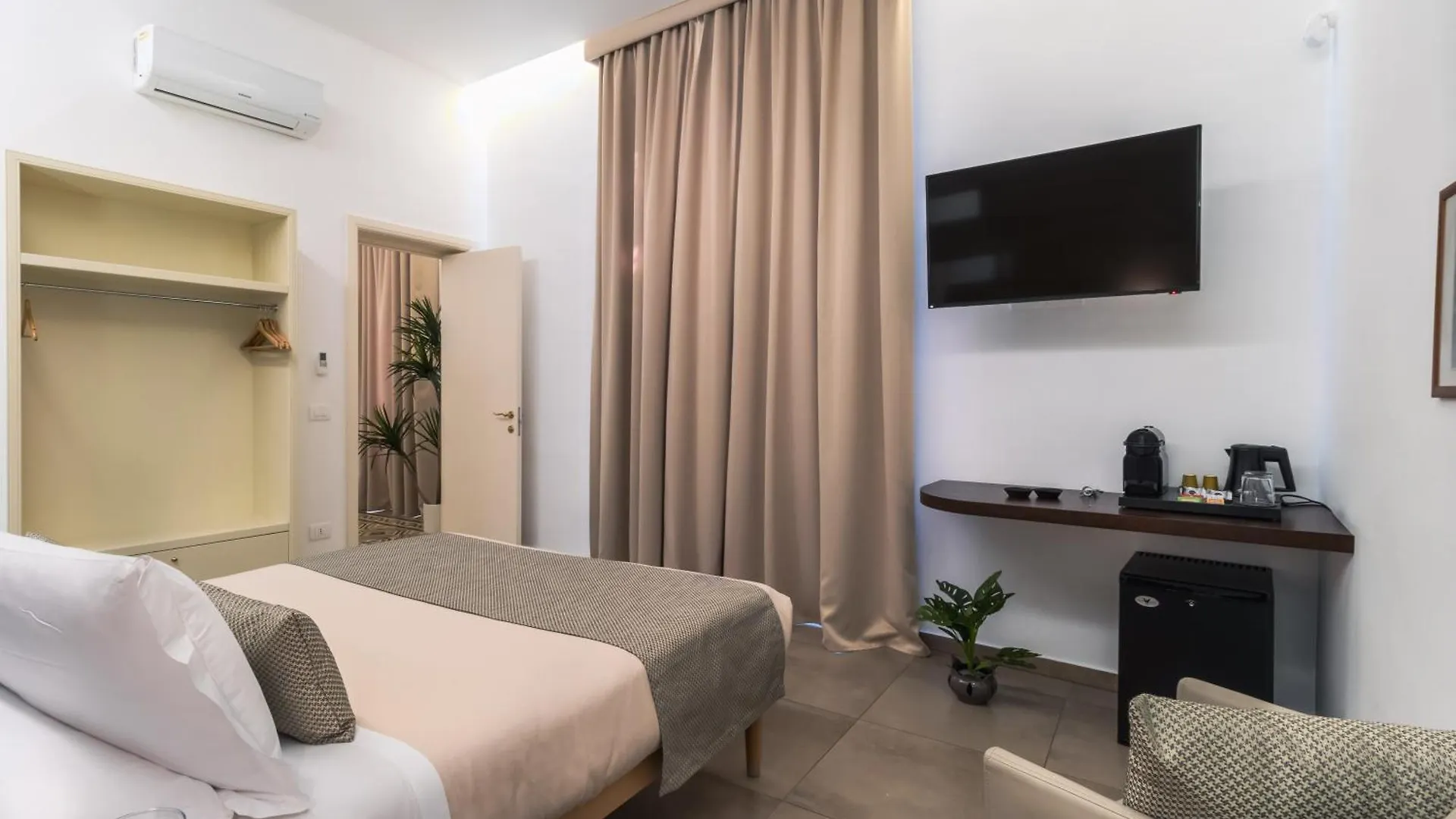 Palazzo San Lazzaro - Lecce Selection Jacuzzi Rooms & Suites בית הארחה